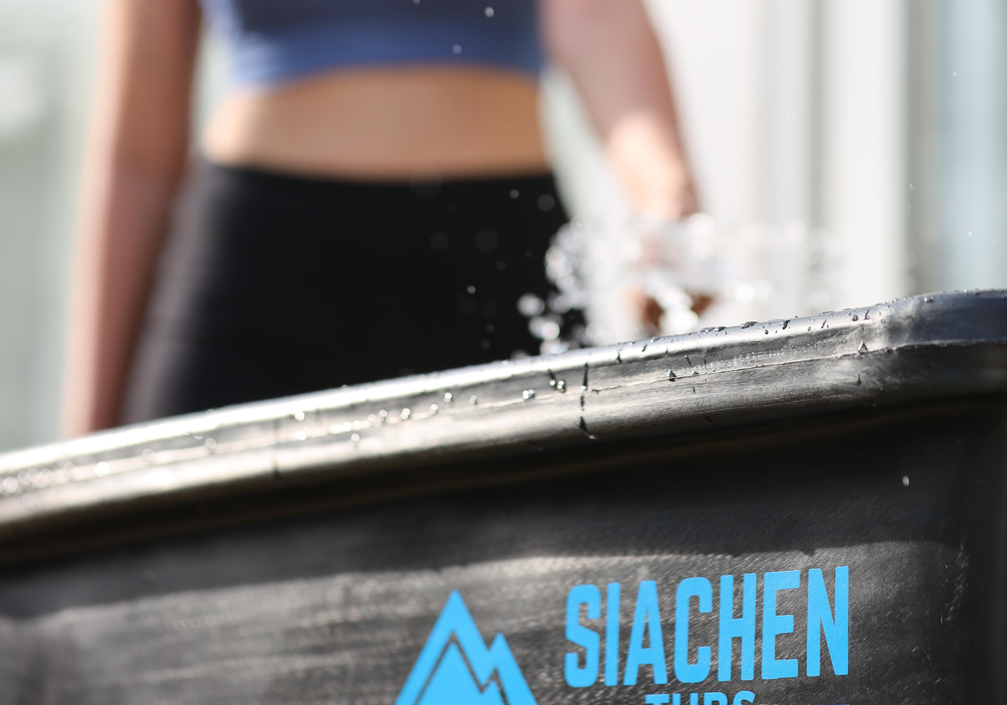 Heavy-duty leak-proof ice bath tub designed for long-term durability